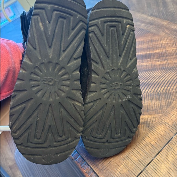 UGG Black Womens Boots - Picture 2 of 4